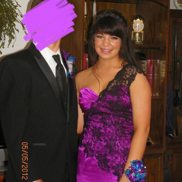 Purple with Black Lace Size 6 Prom/Formal Dress - Picture 3 of 4